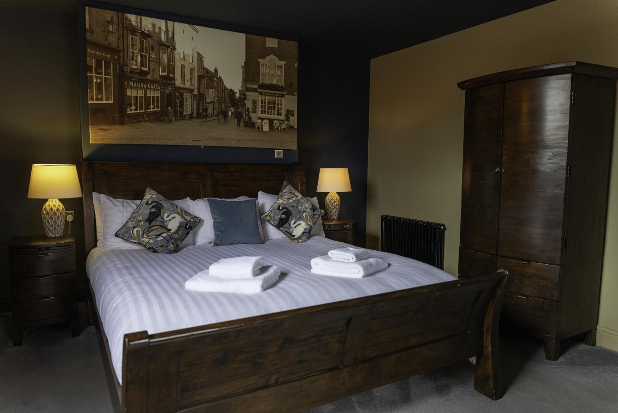 Duke William Hotel Lincoln Room photo